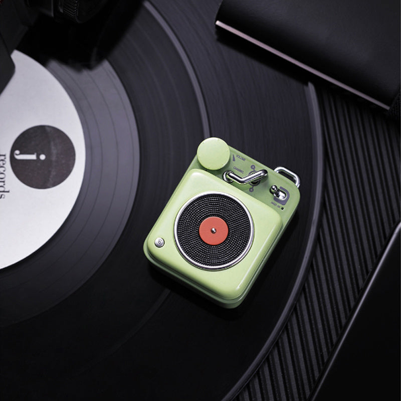 Retro small speaker car mini speaker Retro small speaker car mini speaker